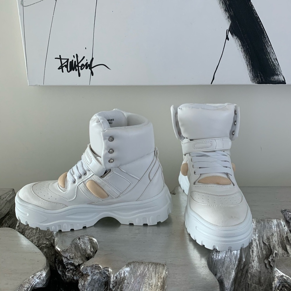BRAND NEW Fashion Nova Chunky Sneaker / Trek Shoe